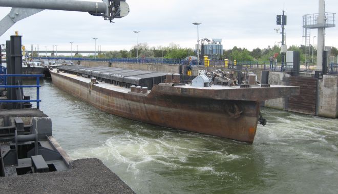 Cerealele sârbești, ungurești și bulgărești domină traficul de mărfuri pe Canalul Dunăre - Marea Neagră - traficcanale-1596808017.jpg