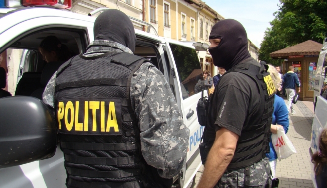 GRUPARE SPECIALIZATĂ ÎN TRAFIC DE DROGURI, DESTRUCTURATĂ - traficdroguribistrita-1465994953.jpg