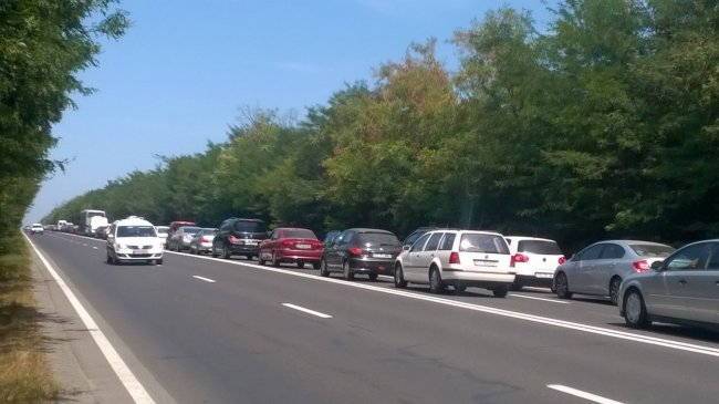 Trafic intens pe Valea Prahovei și pe litoral - traficeforieagigeacostinesti-1563107014.jpg