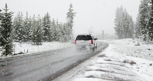 CNAIR: Facem apel la conducătorii auto să evite deplasările în zonele avertizate de meteorologi, sâmbătă şi duminică