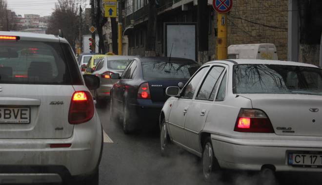 Atenție, șoferi! Trafic aglomerat pe strada I.G. Duca! - traficingreunatadepolei26-1418207134.jpg