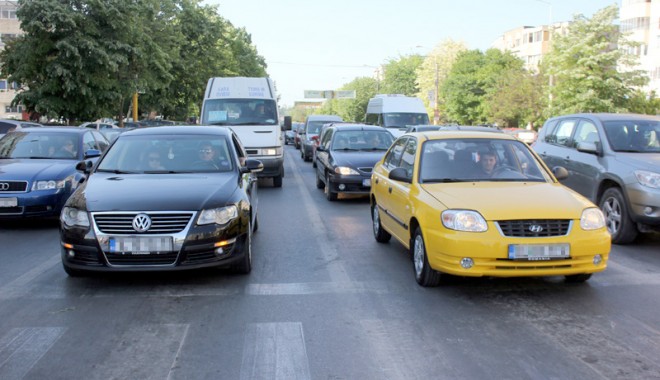Sărăcie sau bogăție printre șoferii constănțeni? Iată ce mașini își mai permit să-și cumpere - traficmasini3-1368462645.jpg
