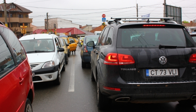 Atenție, șoferi! Trafic restricționat pe bulevardul Tomis. Se lucrează la conductele de apă - traficmasiniaglomeratie413985904-1505722751.jpg