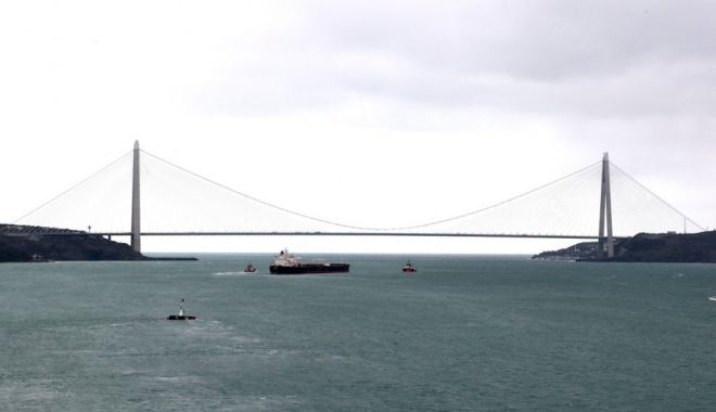 Traficul naval prin strâmtoarea Bosfor, suspendat după ce un petrolier a rămas blocat