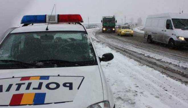 Pregătiri de iarnă! Sfaturi de la polițiști pentru un trafic în siguranță - traficninsoare-1415631351.jpg
