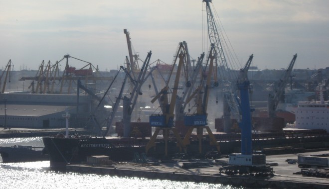 În porturile Constanța, Mangalia și Midia: 40 nave sub operațiuni de încărcare - descărcare - traficport-1391418791.jpg