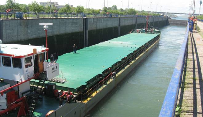 Canalele navigabile încheie anul 2014 cu un trafic record - traficrecord-1418054329.jpg