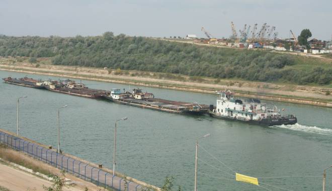 Traficul pe canalele navigabile e restricționat din cauza podurilor de gheață - traficul-1453882877.jpg
