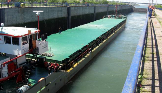 Traficul de mărfuri pe canalele navigabile a început cu stângul - traficul-1454344391.jpg