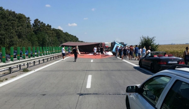 Traficul pe Autostrada Soarelui, blocat șase ore din cauza unui TIR răsturnat - traficul-1472992128.jpg