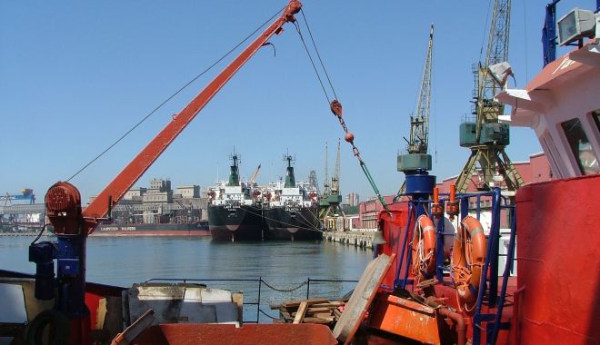 Traficul de mărfuri din porturile maritime românești resimte efectul pandemiei Covid-19 - traficuldemarfuridinporturilemar-1588083463.jpg