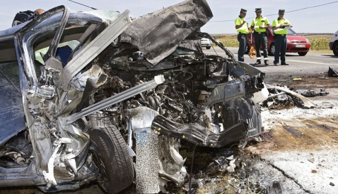 Un băiețel de 8 ani  și bunica sa, morți  într-un accident, mama în comă. Familia  caută bani pentru repatrierea trupurilor - tragediedarius2-1470415010.jpg