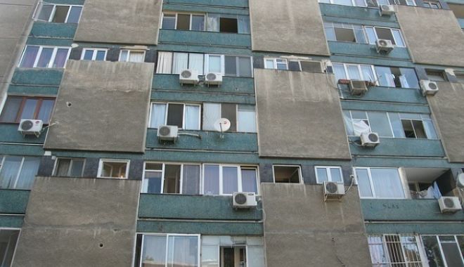 O CONSTĂNȚEANCĂ DE 31 DE ANI S-A ARUNCAT DE LA ETAJUL NOUĂ! Este în stare gravă, dar a supraviețuit - tragedieindevaunadolescentasarit-1520327681.jpg