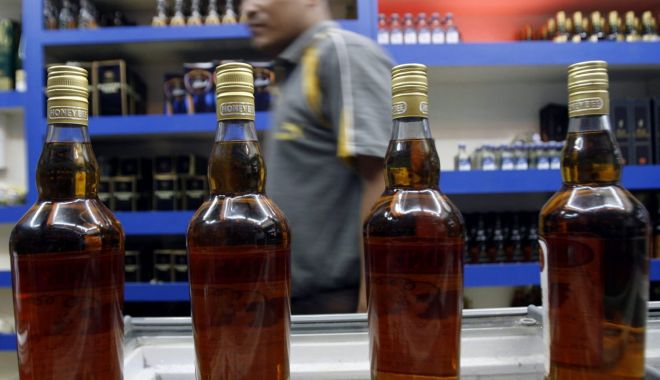 Tragedie în India. Au murit după ce au consumat alcool contrafăcut - tragedieinindia-1549923709.jpg