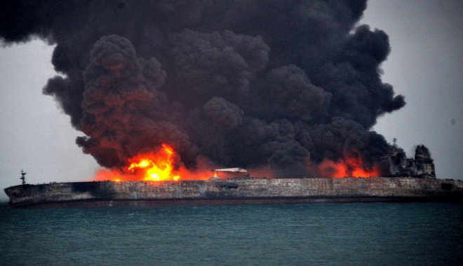 TRAGEDIE PE UN TANC PETROLIER! 32 DE MARINARI, DISPĂRUȚI - tragediepeuntancpetrolier901-1515502197.jpg