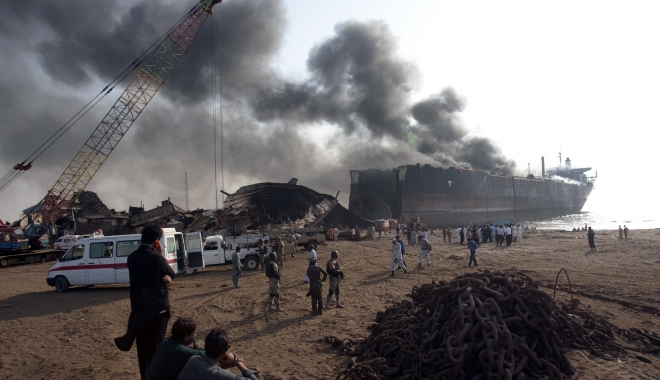 Tragedie într-un șantier de dezmembrări de nave - tragediesantierdezmembrari-1484058199.jpg