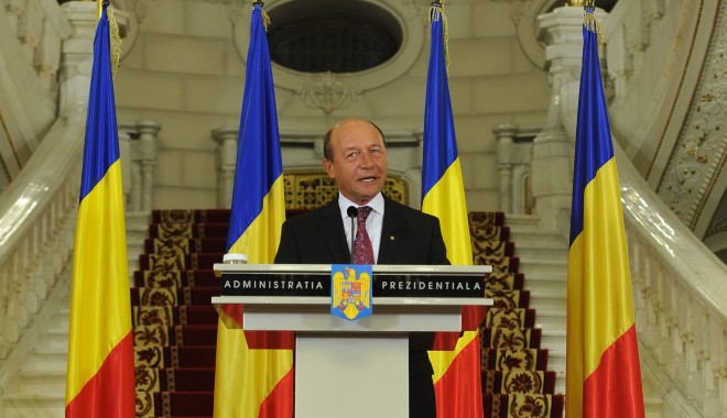 Traian Băsescu a revenit la Cotroceni după 52 de zile de suspendare - traian-1346142924.jpg