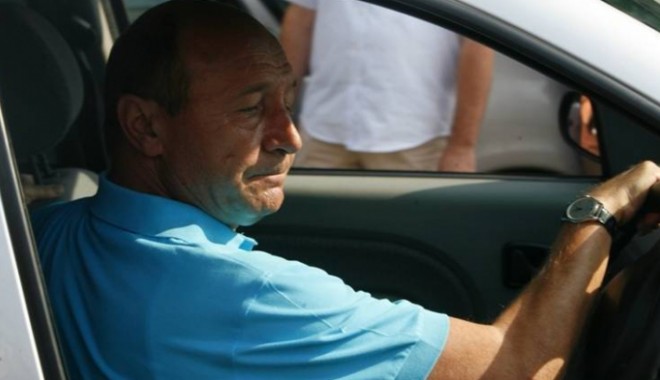 Traian Băsescu își petrece minivacanța de Rusalii pe litoral - traianbasescu-1371991550.jpg