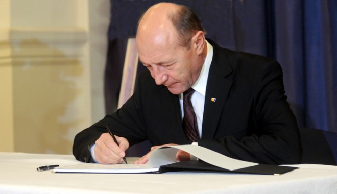 Băsescu a semnat pentru respingerea taxei la carburant - traianbasescu-1394804277.jpg