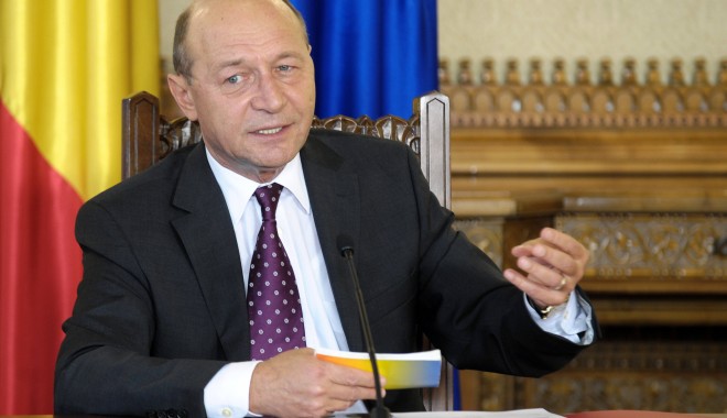 Băsescu a semnat petiția Partidului Mișcarea Populară pentru respingerea taxei suplimentare la carburant - traianbasescu073f28ecf906-1394795071.jpg