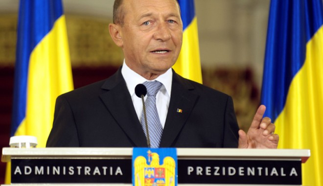 Băsescu revine la Cotroceni - traianbasescu077005001346086390-1346103650.jpg
