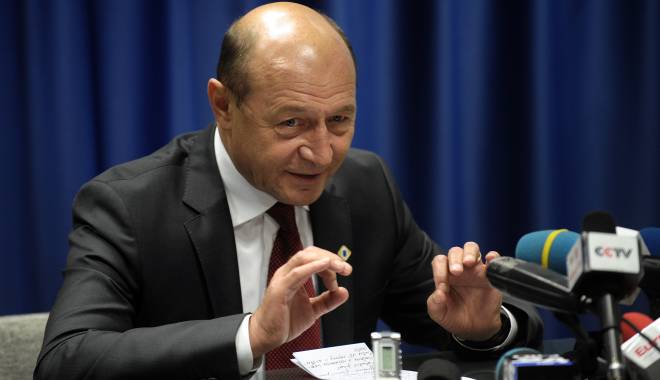 Traian Băsescu, aterizare de urgență la Sibiu - traianbasescu1-1418983596.jpg