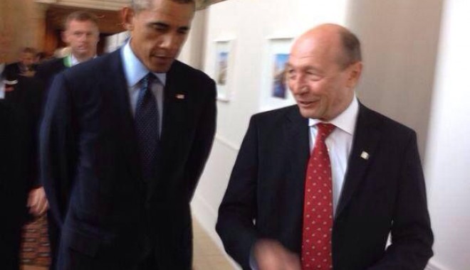 Traian Băsescu, discuții cu Barack Obama la Summitul NATO - traianbasescudiscutiicuobaman-1409937277.jpg