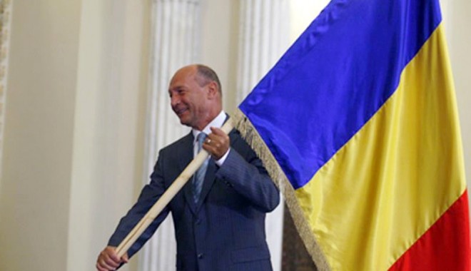 Ce mesaj a transmis președintele Băsescu de Ziua Drapelului - traianbasescudrapelultricoloralr-1372243864.jpg