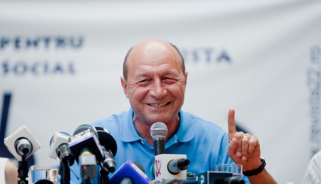 Referendumul a fost invalidat / Băsescu revine la Cotroceni! - traianbasescularealitateanet-1345542981.jpg
