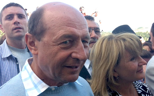 Băsescu, la Prislop: Zona asta are semnificații vii pentru mine, pentru că soția este bucovineancă - traianbasescuprislop2012-1376835564.jpg