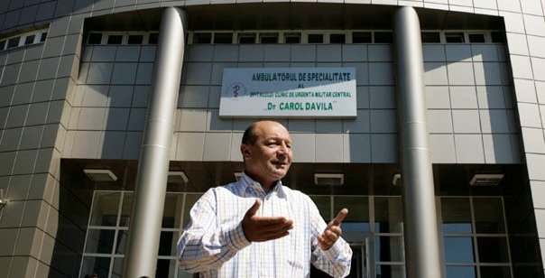 Președintele Băsescu a efectuat astăzi vizita medicală anuală - traianbasescuspitalulmilitarbogd-1325093729.jpg