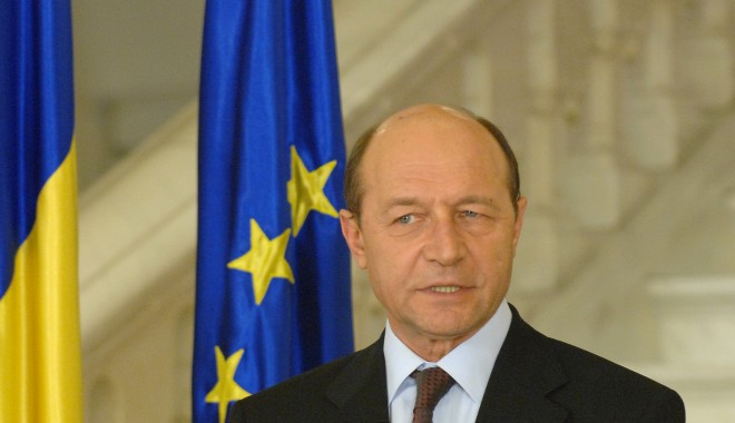 Traian Băsescu critică decizia Guvernului de a cumpăra mașini - traianbsescu-1353232532.jpg