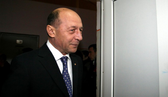 Președintele Traian Băsescu a făcut controlul medical anual - traianbsescu-1358345145.jpg