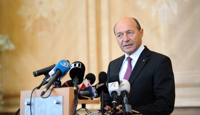 Traian Băsescu a promulgat legea privind câinii comunitari - traianbsescu-1380119875.jpg