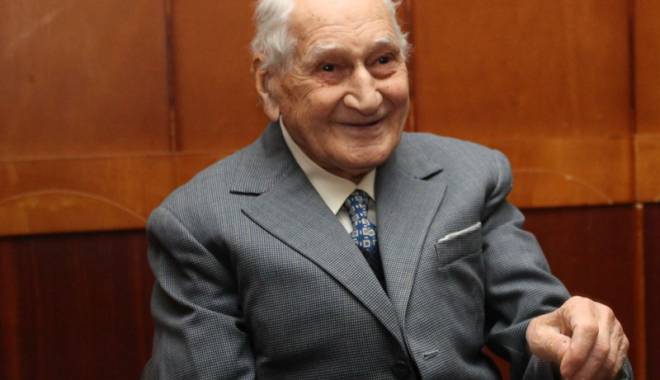 Profesorul Traian Petcu lansează cartea 