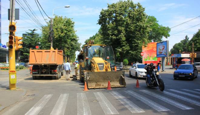 Atenție, șoferi! Lucrări pe mai multe străzi din Constanța - tramastradala-1438707260.jpg