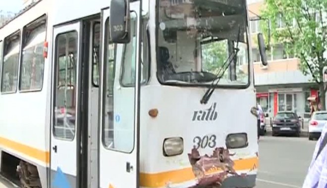 Două tramvaie s-au ciocnit în Capitală. Opt persoane au fost rănite - tramvai32232500-1375428573.jpg