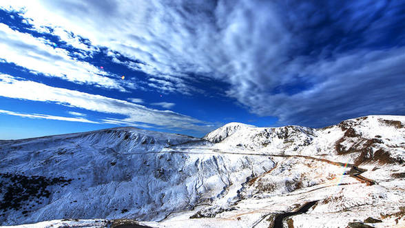 9 turiști au rămas înzăpeziți pe Transalpina - transalpina-1388672848.jpg