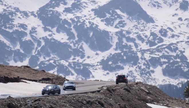 Operațiune de salvare în desfășurare pe Transalpina - transalpinacucevazapada465x390-1537862459.jpg