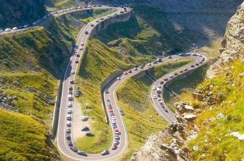 Transfăgărăşanul se redeschide vineri. Turiştii sunt avertizaţi să fie atenţi la urşii de pe şosea - transfagarasan-1717679096.jpg