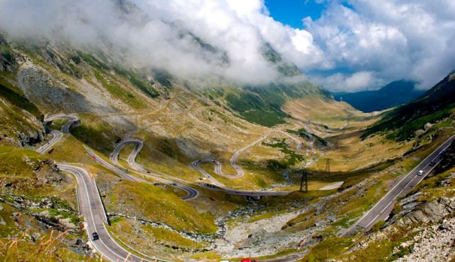 Circulația pe Transfăgărășan, oprită pe ambele sensuri. Incendiu de amploare în zona Cetății Poenari! - transfagarasan21062017-1524464991.jpg