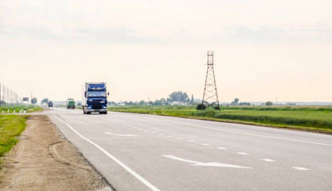 Șoferi, conduceți prudent! Transport agabaritic pe traseul Constanța Poarta 7 – Scheia