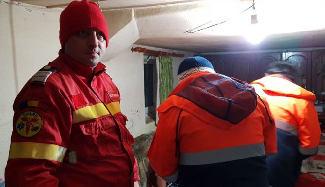 Transportat la spital după ce a băut soluție de curățat aragazul - transportat-1519746281.jpg