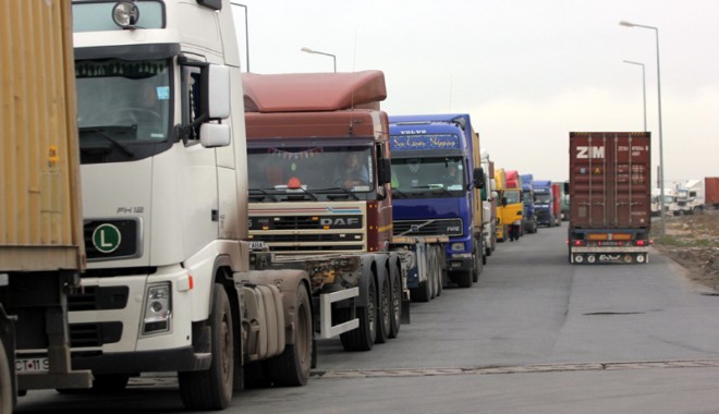 Transportatorii sunt furioși. Amenință că vor alimenta în afara țării! - transportatorifuriosiamenintaali-1391619041.jpg