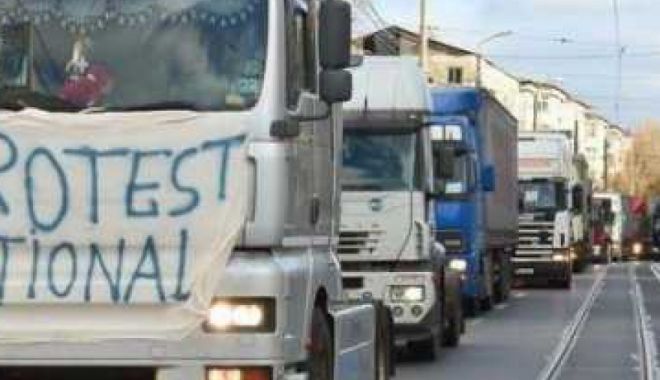 Transportatorii rutieri din România vor protesta în fața Parlamentului European - transportatoriirutieriprotest-1546869658.jpg