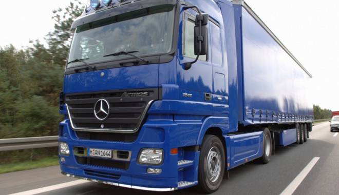 Transportatorii rutieri  se alătură protestului  împotriva modificărilor poliței RCA - transportatoriisealaturaprotestu-1417110356.jpg