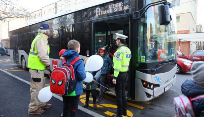 Elevii din Constanţa ies în stradă. Cer transport gratuit pentru şcolari - transportgratuit1599068410-1614953394.jpg