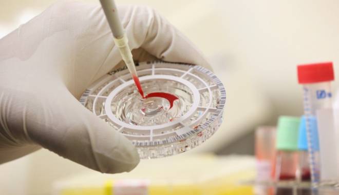 Cadrele medicale străine infectate cu Ebola ar putea fi tratate în Statele Unite - tratamentebola-1414576910.jpg