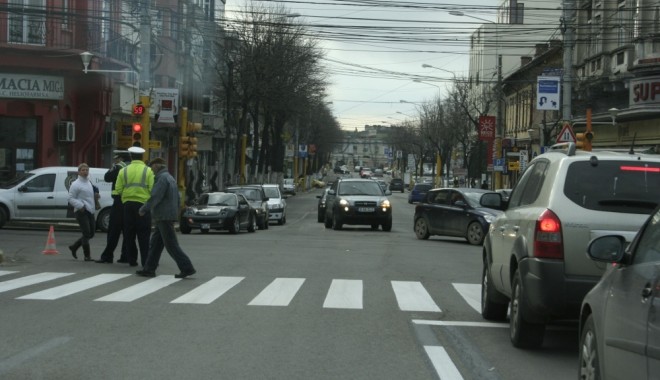 Traversați strada pe 
