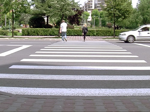 Septuagenar accidentat pe trecerea de pietoni - trecere-1374491600.jpg